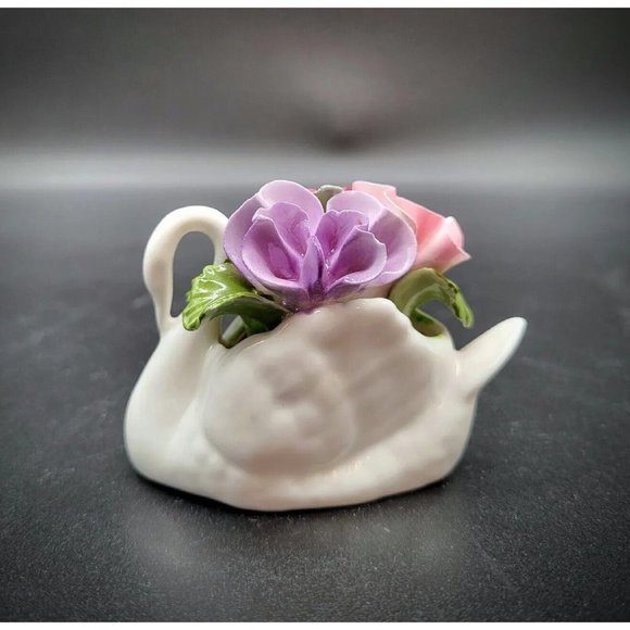Vintage Aynsley Bone China Hand Modelled Swan With Flowers Figurine From England - Picture 1 of 12